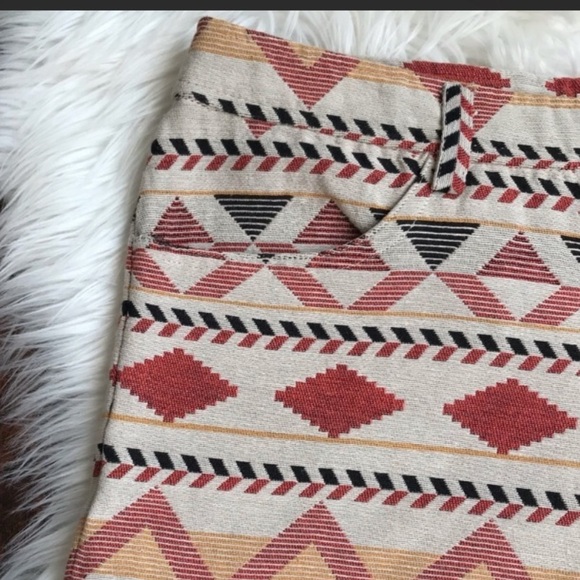 BB DAKOTA Anita Tribal Print Jacquard Textured Shorts - Picture 5 of 8